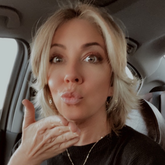 Meet your Posher, Miki - Picture 1 of 2